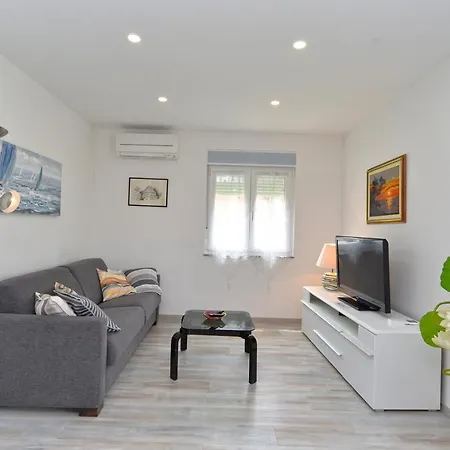 House Mirna 2177 Pula