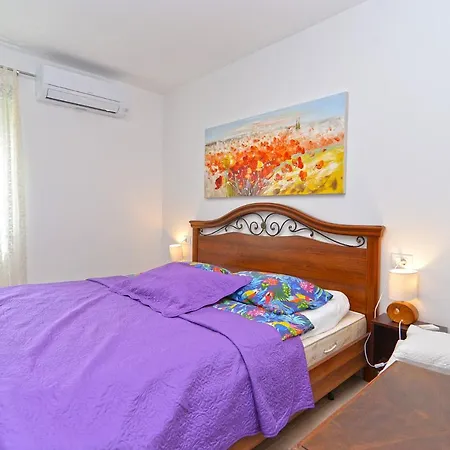 Vakantiehuis House Mirna 2177 *