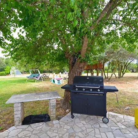 Semesterbostad House Mirna 2177