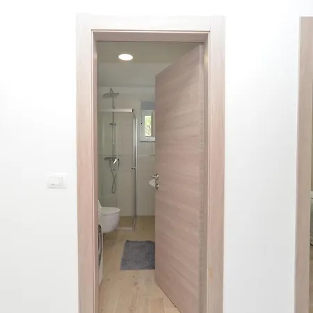 Nyaraló House Mirna 2177 *