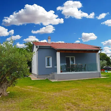 House Mirna 2177 Semesterbostad *