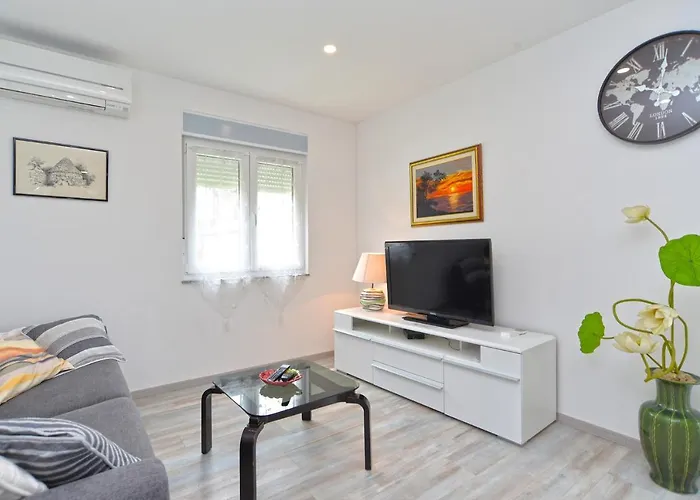House Mirna 2177