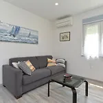 بيت للعطل House Mirna 2177