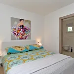 House Mirna 2177 بولا