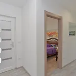 House Mirna 2177 * بولا