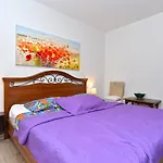 House Mirna 2177 بولا