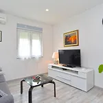 House Mirna 2177