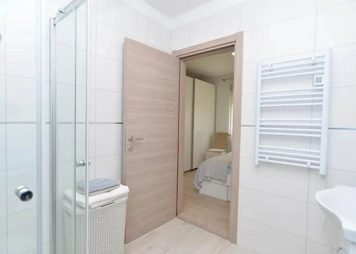 House Mirna 2177 度假居