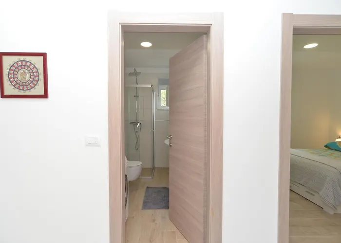 度假居 House Mirna 2177 *