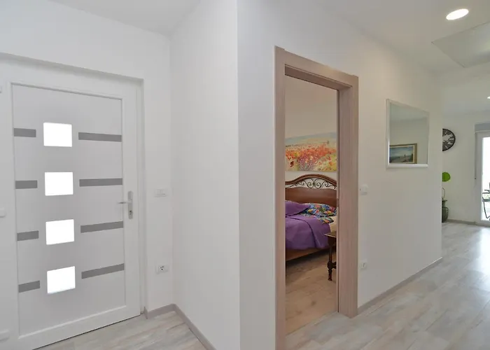 House Mirna 2177 * 普拉