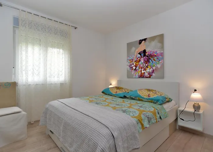 House Mirna 2177 * 普拉